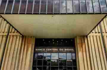 BC mantém juros básicos em 15% ao ano pela quarta vez seguida